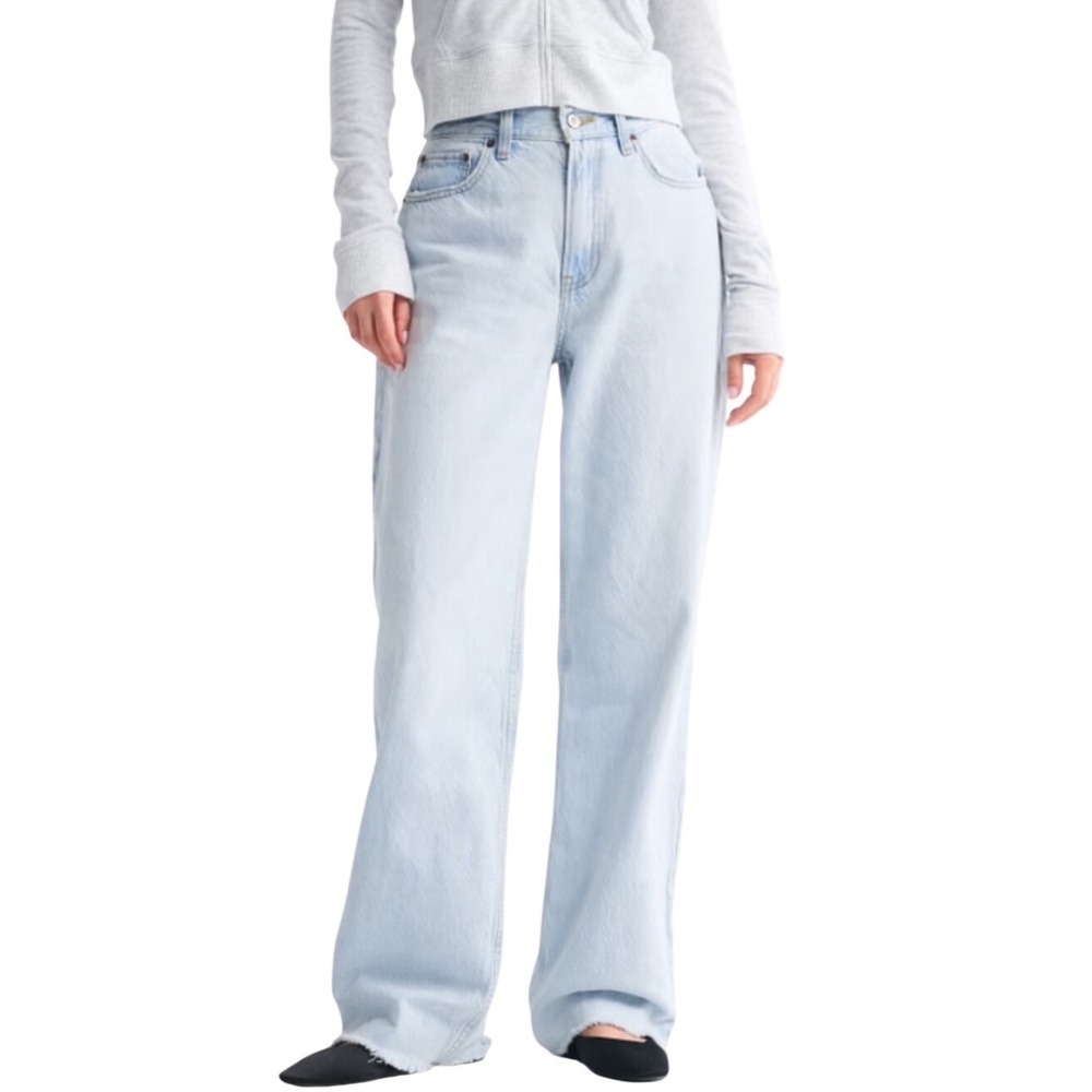 Abercrombie & Fitch Loose High Rise Jeans Women 26 Light Wash Excellent Raw Hem